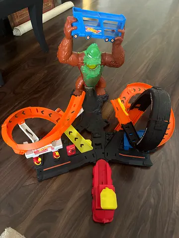 Hot Wheels Monster Truck Playset with Ramp and Gorilla Figure