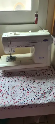 Singer - Minx Domestic Sewing Machine - Good Working Condition