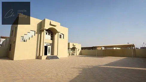 للبيع: فيلا عائلية حديثة البناء - جاهزة للسكن