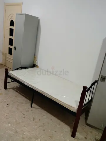 Single metal frame bed with mattress - good condition