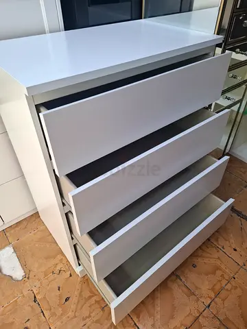 White 4-Drawer Chest / Dresser in Good Condition