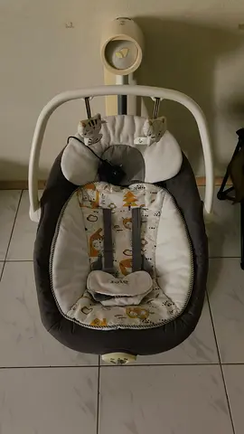 Baby electronic swing/rocker with plush seat - good condition