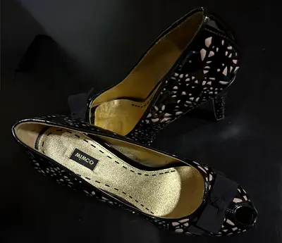 LADIES SHOES