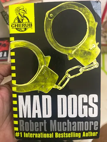 Mad Dogs by Robert Muchamore (paperback)