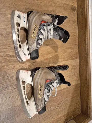 Used Bauer Kids Ice Hockey Skates - Size 1EE