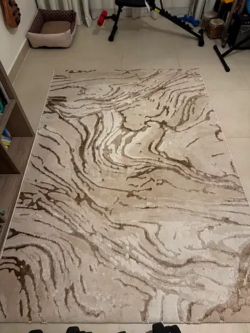 Patterned 1.5 x 2m area rug - good condition