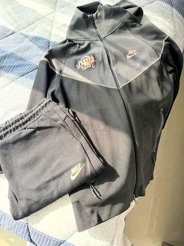 Master copy Nike black tracksuit hoodie and joggers set - good condition