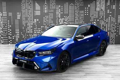 BMW | M5 G90 SEDAN | GCC SPECS MAIN DEALER WARRANTY + SERVICE CONTRACT 5 YEARS ( AGMC )