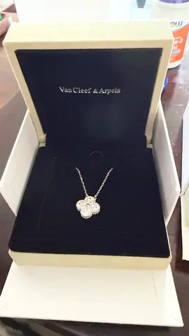 Van Cleef & Arpels style Alhambra pendant necklace - four-leaf clover design