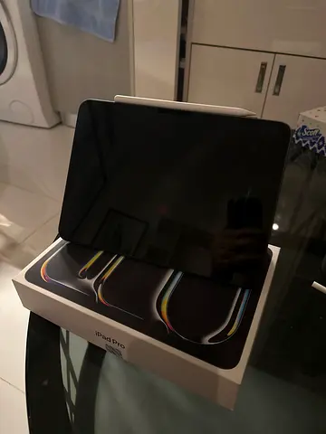 iPad Pro (11-inch) M5 246gb in box - like new (6 months old) with apple original pen - space black