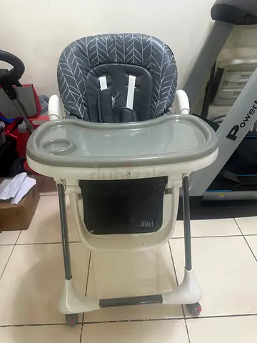 Used baby high chair with removable tray — give away for free