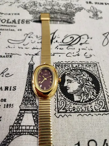 Gold-tone women's wristwatch - vintage style