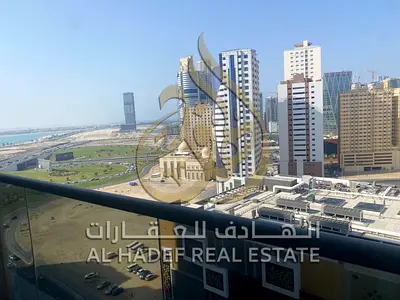 شقه في نهده الشارقه 3 غرف وصاله اطلاله بانوراما مفتوحه مع بلكونه  مع غرفه خادمه و2 باركن للسياره
