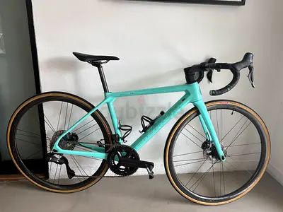 BIANCHI SPECIALISSIMA 48” CV DISC – ULTEGRA Di2 – CARBON WHEELS