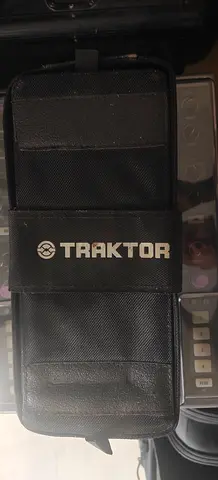 Native Instruments Traktor X1 - MK2 DJ Controller / Accessory Pouch