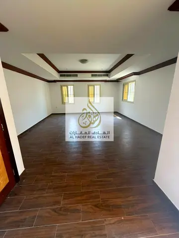 الايجارالسنوي في عجمان منطقة الرميلة الكورنيش عجمان جنب ستي ماكس الفيلا ثلاث غرفه و صاله مجلس غرفه خدمه 6 حمامات روف كبير تكيف مركزي مساحات كبيره