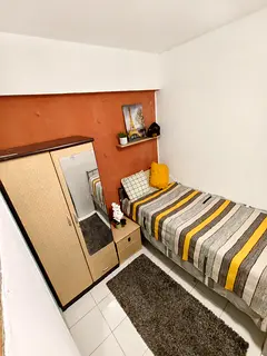 Solo Partition-Not crowded near Alrigga/Union Metro