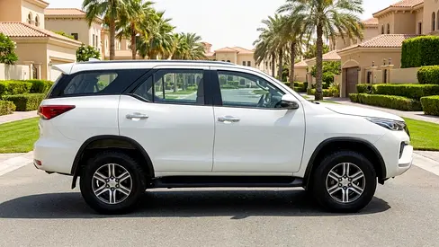2022 Toyota FORTUNER — фото 5