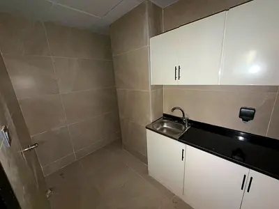 جديد أول ساكن | مطبخ منفصل | مساحات واسعة | تكييف مركزي | موقع مميز بالقرب من شارع محمد بن زايد