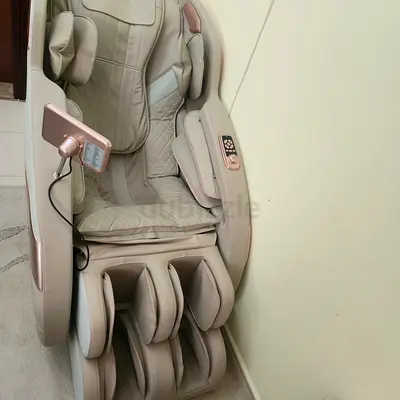 Full-Body 4D Massage Chair in excellent Condition