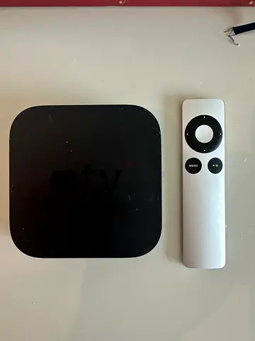Apple TV (3rd generation) with Siri Remote - Good working condition