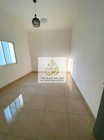الايجارالسنوي عجمان منطقة الياسمين الجديد جنب جفت مارت قريب من الحديقة البنايه عائلات  جديدة غرفه وصاله 2 حمام تكيف مركزي مطبخ بلكونه مساحات كبيره
