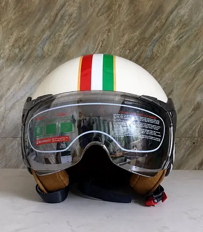 Retro vintage motorbike/scooter helmet