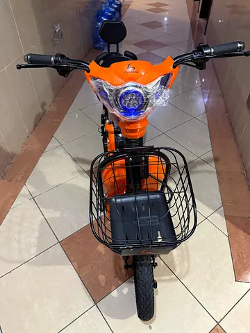 Selling a nearly new E-Bike, used for only 3 days and in excellent condition. Extra battery