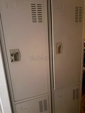 Metal 2-Door Locker Cabinet with Lockable Doors and Shelves - White