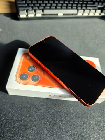 IPhone 17 pro 256gb cosmic orange