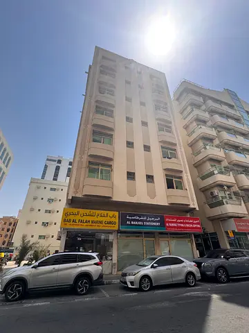 للبيع بناية سكنية وتجارية في الشارقة – منطقة الغوير