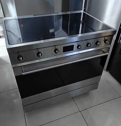 Smeg Stainless Steel induction cooking range 90 cm Range with Hob and Oven - Good Condition