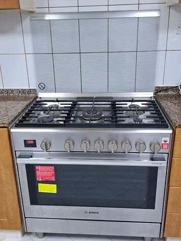 Bosch Premium 5-Burner Combination Cooker – Made in Italy ( URGENT❗️)