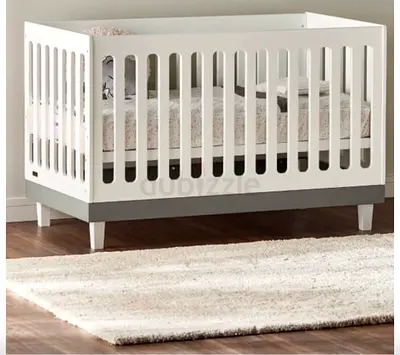 Centerpoint White wooden baby crib / cot in excellent condition