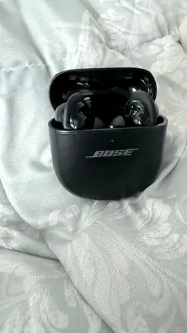 Bose true wireless earbuds Ultra with charging case - used