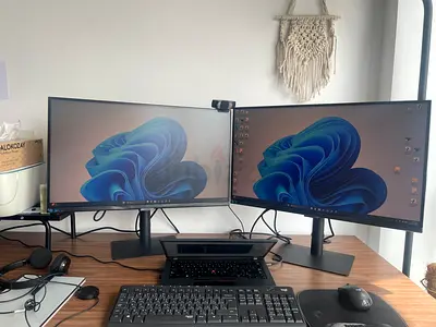 Samsung 27" 2K QHD IPS Monitor (S60A / LS27A600) – Excellent Condition
