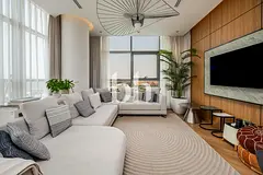 Upgraded | Unfurnished | Close to park | Mid Floor