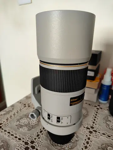 Nikon 300 mm f4 afs lens