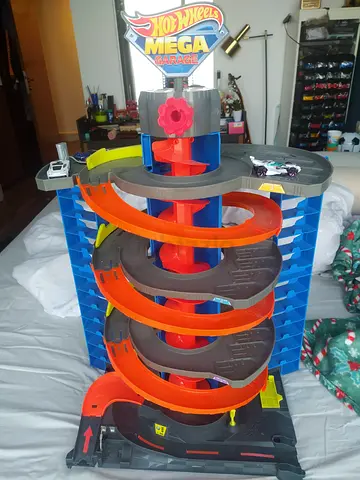 Hot Wheels Mega Garage Spiral Playset - Used
