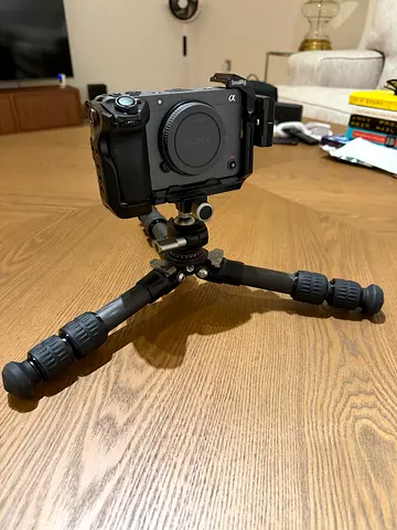 Leofoto LS-223C Carbon Tripod + LH-25 Ball Head – Like New