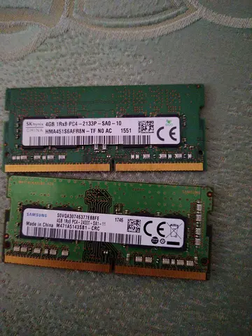 Pair of 4GB DDR3/DDR4 I don't know but it'ckforne from Samsung and the other from sk hynix all 8 gb