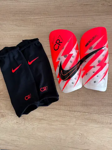 Nike Cristiano Ronaldo (CR7) Shin Guards with Sleeves - Size Small/Youth