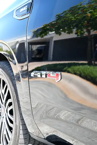 2023 GMC YUKON — миниатюра 10