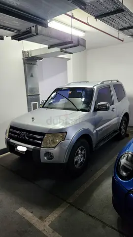 Low mileage Lady driven, Mitsubishi Pajero GLS 2008 | GCC Specs