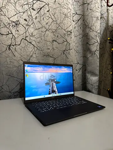 Ultra Slim Core i7-11th generation 512 gb ssd 16 gb ram VERY CLEAN URGENTLY SELL!