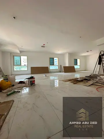1 month free - Commercial office suitable for all business activities - Very large area - 1 bath - Large kitchen - Two partitioned offices - Price:56K