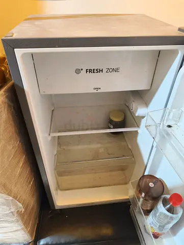 Small single-door mini fridge 90 liter - Hisense, Very good condition . AED 250 - negotiable