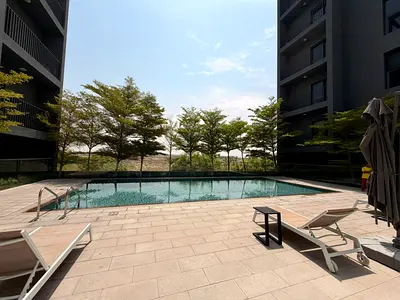 Luxurious and spacious 2 bedroom apartment with 3 washroom + close and spacious kitchen available f