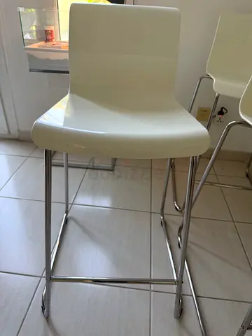 Set of 4 White Modern Bar Stools with Chrome Legs