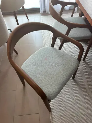 Excellent condition pan home dining with 6 chairs For sale